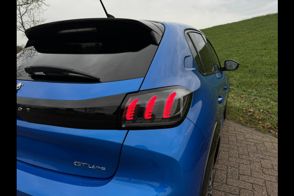Peugeot 208 1.2 PureTech GT-Line Pano | Stoelverwarming | Apple Carplay | Achteruitrij Camera