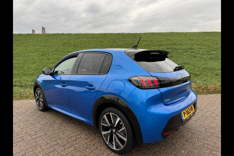 Peugeot 208 1.2 PureTech GT-Line Pano | Stoelverwarming | Apple Carplay | Achteruitrij Camera