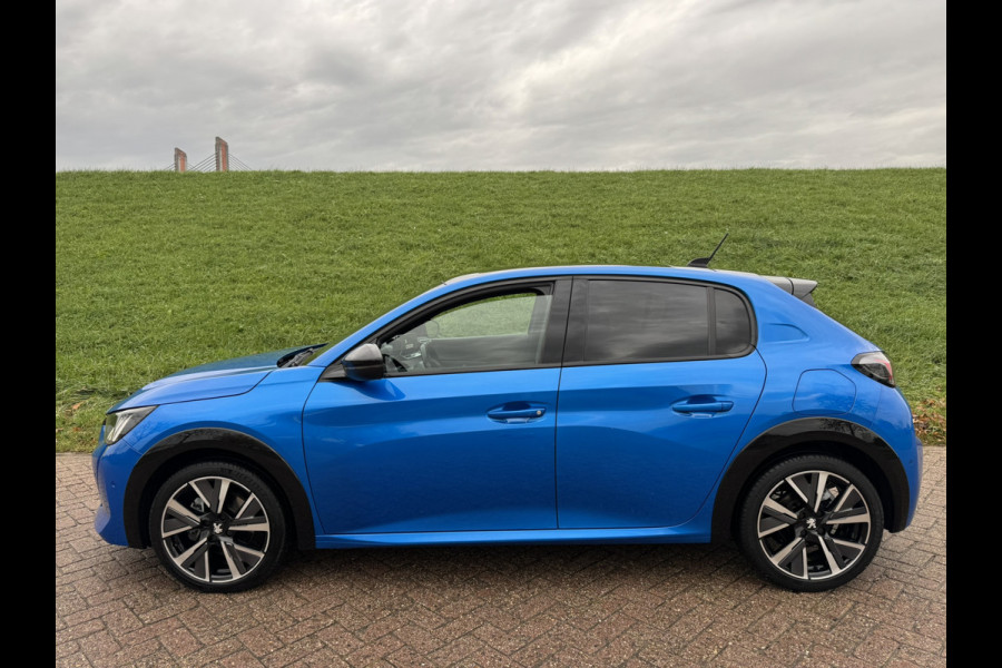 Peugeot 208 1.2 PureTech GT-Line Pano | Stoelverwarming | Apple Carplay | Achteruitrij Camera