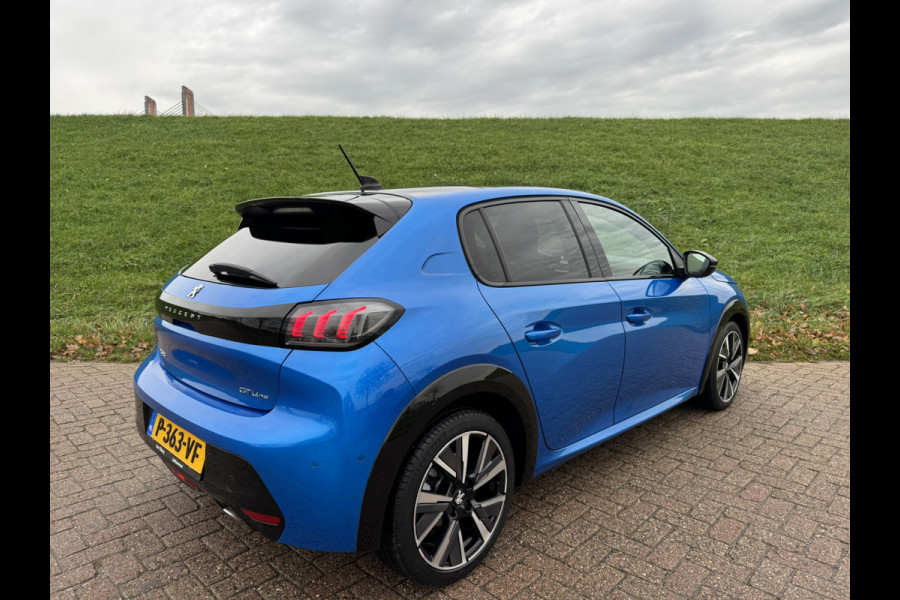 Peugeot 208 1.2 PureTech GT-Line Pano | Stoelverwarming | Apple Carplay | Achteruitrij Camera