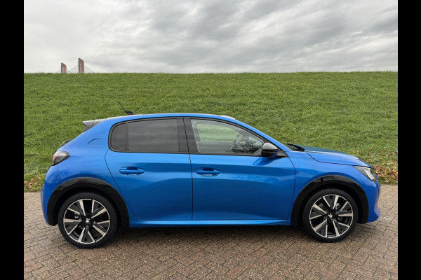 Peugeot 208 1.2 PureTech GT-Line Pano | Stoelverwarming | Apple Carplay | Achteruitrij Camera