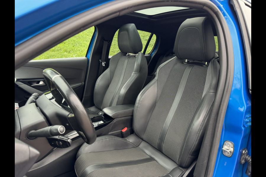 Peugeot 208 1.2 PureTech GT-Line Pano | Stoelverwarming | Apple Carplay | Achteruitrij Camera
