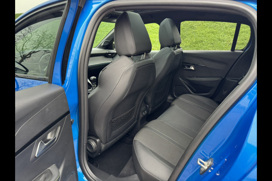 Peugeot 208 1.2 PureTech GT-Line Pano | Stoelverwarming | Apple Carplay | Achteruitrij Camera