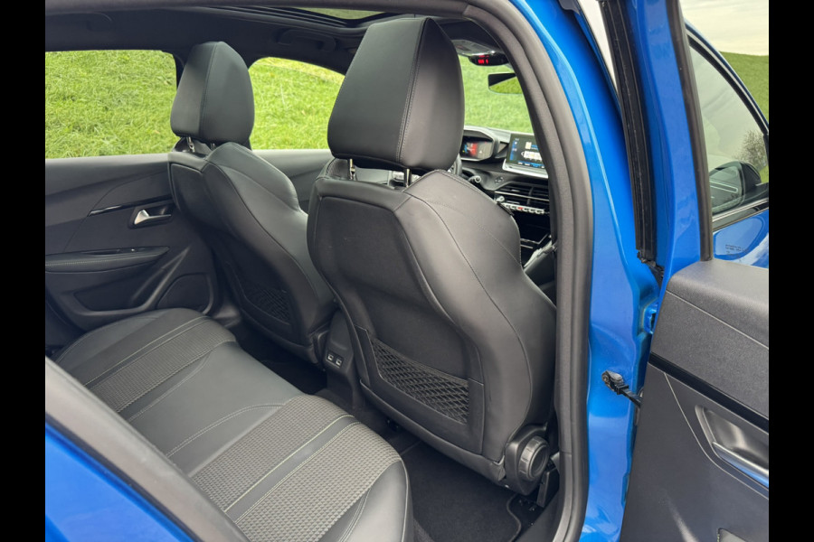 Peugeot 208 1.2 PureTech GT-Line Pano | Stoelverwarming | Apple Carplay | Achteruitrij Camera