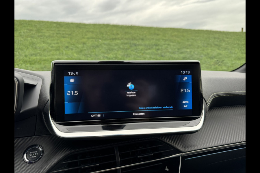 Peugeot 208 1.2 PureTech GT-Line Pano | Stoelverwarming | Apple Carplay | Achteruitrij Camera