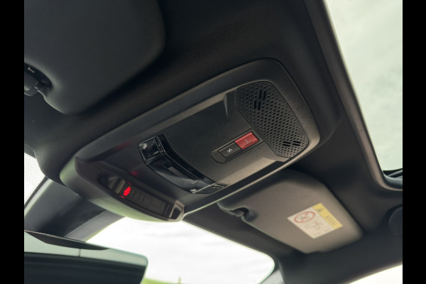 Peugeot 208 1.2 PureTech GT-Line Pano | Stoelverwarming | Apple Carplay | Achteruitrij Camera