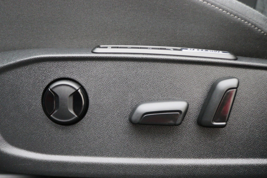 Volkswagen Golf 1.5 eTSI DSG Style Virtual Cockpit, Head-Up, IQ-Light, ACC, Apple Carplay, Sfeerverlichting, 17''