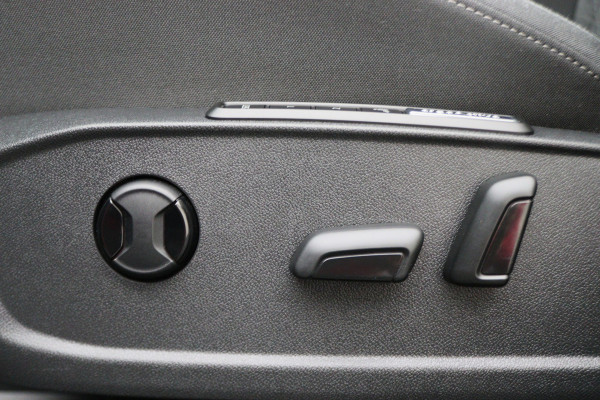 Volkswagen Golf 1.5 eTSI DSG Style Virtual Cockpit, Head-Up, IQ-Light, ACC, Apple Carplay, Sfeerverlichting, 17''