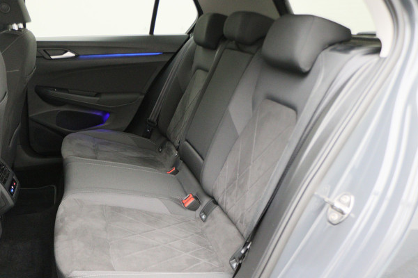 Volkswagen Golf 1.5 eTSI DSG Style Virtual Cockpit, Head-Up, IQ-Light, ACC, Apple Carplay, Sfeerverlichting, 17''