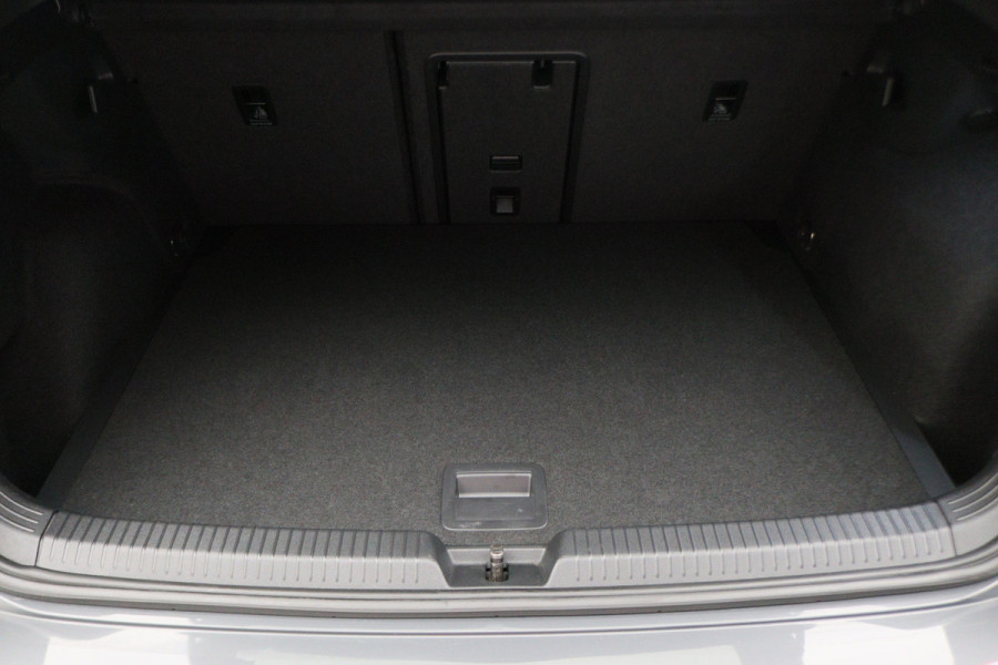 Volkswagen Golf 1.5 eTSI DSG Style Virtual Cockpit, Head-Up, IQ-Light, ACC, Apple Carplay, Sfeerverlichting, 17''