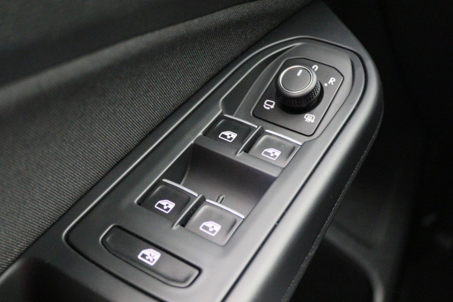 Volkswagen Golf 1.5 eTSI DSG Style Virtual Cockpit, Head-Up, IQ-Light, ACC, Apple Carplay, Sfeerverlichting, 17''