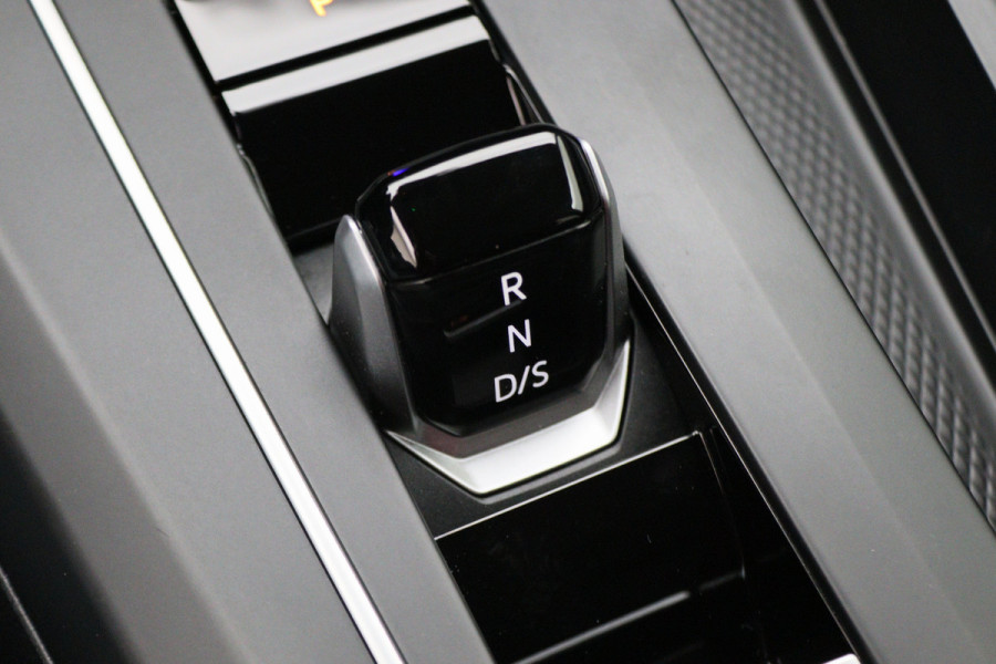 Volkswagen Golf 1.5 eTSI DSG Style Virtual Cockpit, Head-Up, IQ-Light, ACC, Apple Carplay, Sfeerverlichting, 17''