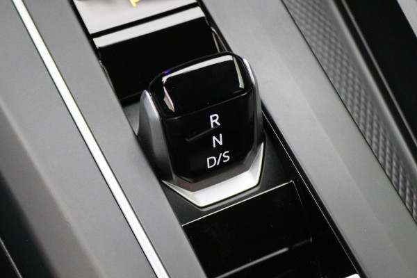 Volkswagen Golf 1.5 eTSI DSG Style Virtual Cockpit, Head-Up, IQ-Light, ACC, Apple Carplay, Sfeerverlichting, 17''