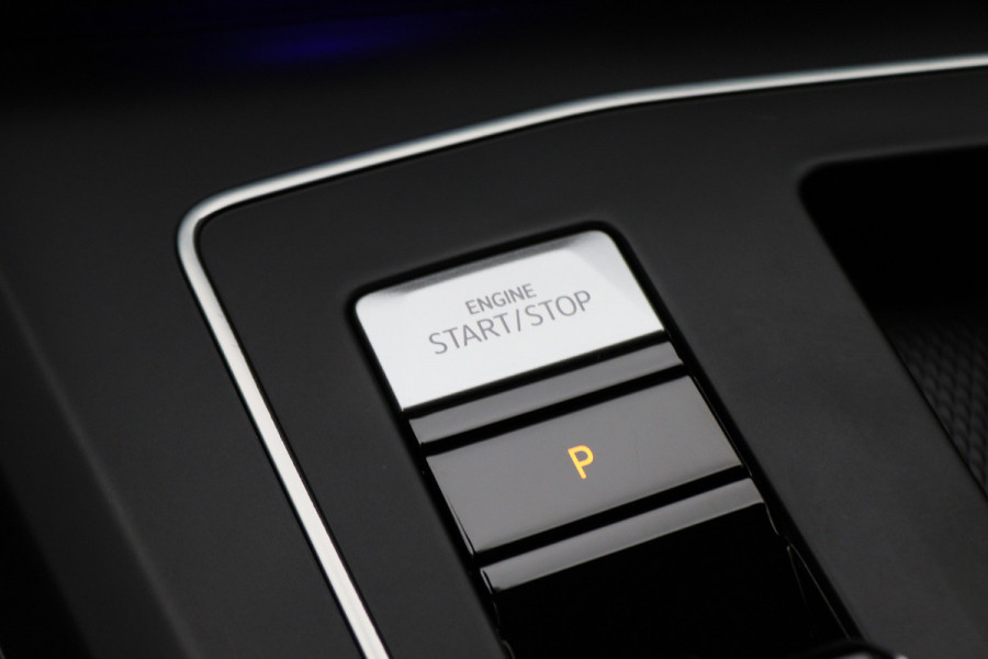 Volkswagen Golf 1.5 eTSI DSG Style Virtual Cockpit, Head-Up, IQ-Light, ACC, Apple Carplay, Sfeerverlichting, 17''