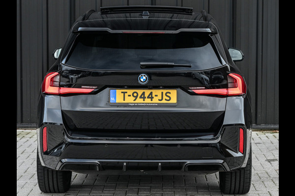 BMW iX1 XDRIVE 30 LAUNCH EDITION 67 kWh | M-SPORT | NL-AUTO | COMFORT ACCESS | PANORAMADAK | 360 CAMERA | HARMAN/KARDON | HEAD-UP | VIRT