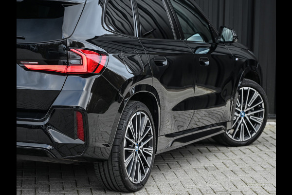 BMW iX1 XDRIVE 30 LAUNCH EDITION 67 kWh | M-SPORT | NL-AUTO | COMFORT ACCESS | PANORAMADAK | 360 CAMERA | HARMAN/KARDON | HEAD-UP | VIRT