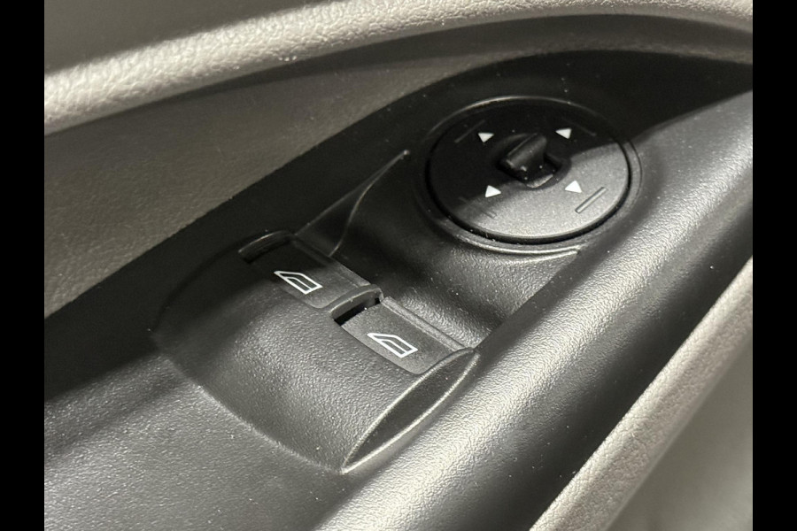 Ford Transit Connect 100pk L2 Trend Automaat Trekhaak Airco Navi Cruise