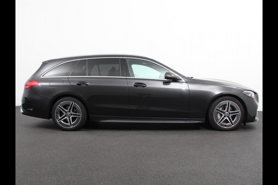Mercedes-Benz C-Klasse Estate 200 AMG Line | Climate control | Achteruitrijcamera | Wegklapbare trekhaak | Navigatie | Dodehoek assistent | LED | Sfeerverlichting | Adaptieve cruise control | Verwarmde voorstoelen | Elektrische kofferbak