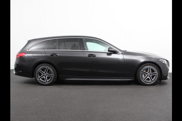 Mercedes-Benz C-Klasse Estate 200 AMG Line | Climate control | Achteruitrijcamera | Wegklapbare trekhaak | Navigatie | Dodehoek assistent | LED | Sfeerverlichting | Adaptieve cruise control | Verwarmde voorstoelen | Elektrische kofferbak