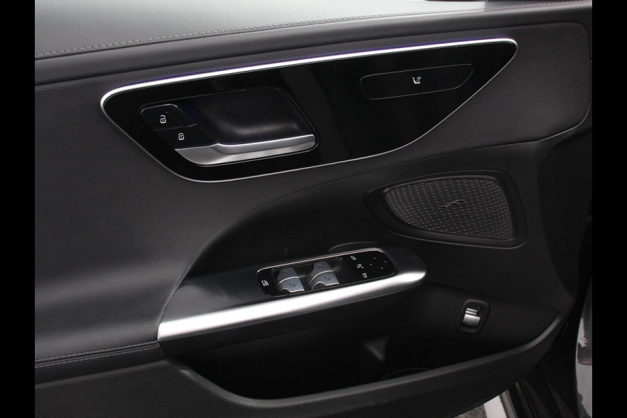 Mercedes-Benz C-Klasse Estate 200 AMG Line | Climate control | Achteruitrijcamera | Wegklapbare trekhaak | Navigatie | Dodehoek assistent | LED | Sfeerverlichting | Adaptieve cruise control | Verwarmde voorstoelen | Elektrische kofferbak