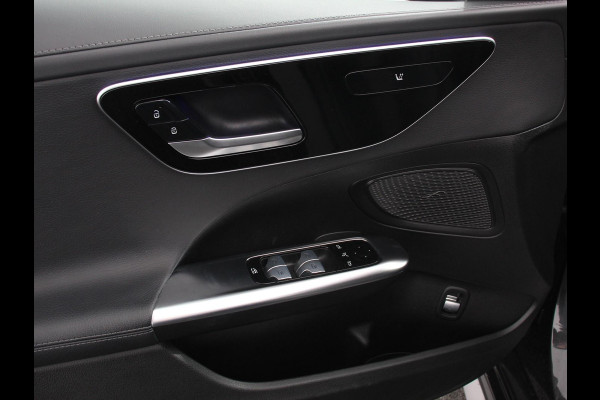 Mercedes-Benz C-Klasse Estate 200 AMG Line | Climate control | Achteruitrijcamera | Wegklapbare trekhaak | Navigatie | Dodehoek assistent | LED | Sfeerverlichting | Adaptieve cruise control | Verwarmde voorstoelen | Elektrische kofferbak