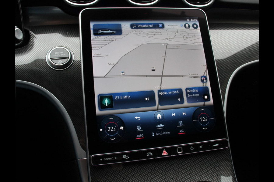Mercedes-Benz C-Klasse Estate 200 AMG Line | Climate control | Achteruitrijcamera | Wegklapbare trekhaak | Navigatie | Dodehoek assistent | LED | Sfeerverlichting | Adaptieve cruise control | Verwarmde voorstoelen | Elektrische kofferbak