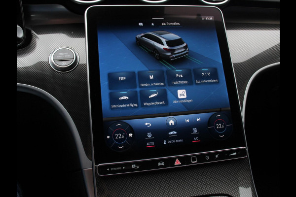 Mercedes-Benz C-Klasse Estate 200 AMG Line | Climate control | Achteruitrijcamera | Wegklapbare trekhaak | Navigatie | Dodehoek assistent | LED | Sfeerverlichting | Adaptieve cruise control | Verwarmde voorstoelen | Elektrische kofferbak