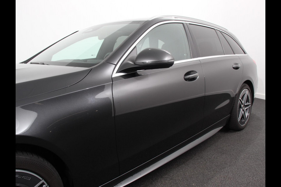 Mercedes-Benz C-Klasse Estate 200 AMG Line | Climate control | Achteruitrijcamera | Wegklapbare trekhaak | Navigatie | Dodehoek assistent | LED | Sfeerverlichting | Adaptieve cruise control | Verwarmde voorstoelen | Elektrische kofferbak