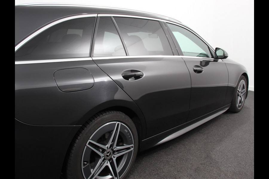 Mercedes-Benz C-Klasse Estate 200 AMG Line | Climate control | Achteruitrijcamera | Wegklapbare trekhaak | Navigatie | Dodehoek assistent | LED | Sfeerverlichting | Adaptieve cruise control | Verwarmde voorstoelen | Elektrische kofferbak