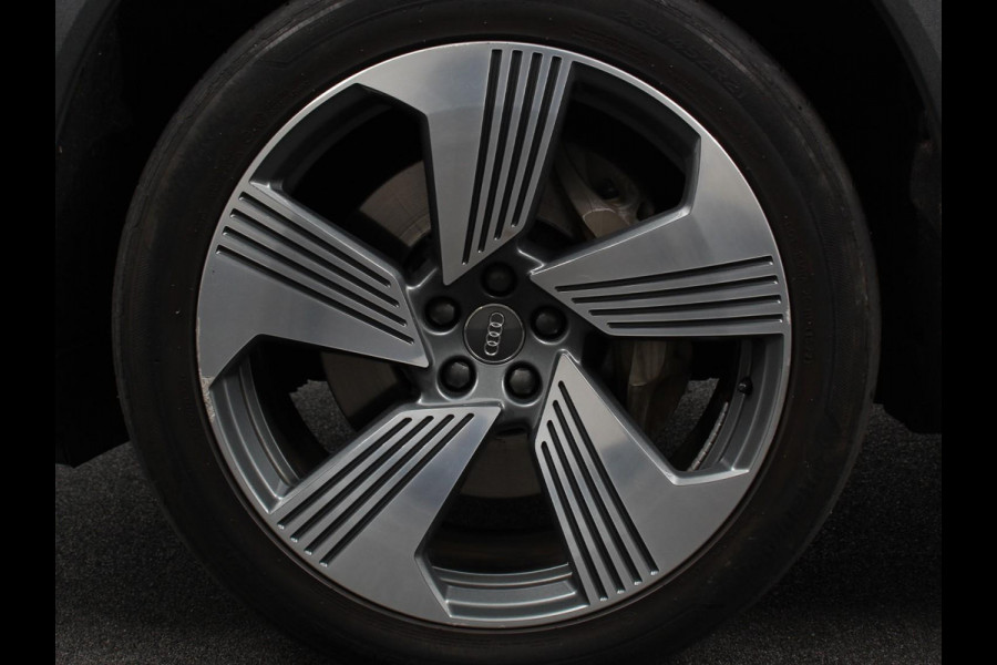 Audi e-tron e-tron 55 quattro | Leder | Navigatie | Trekhaak | Led koplampen | Tour pakket | Virtual cockpit | Cruise control adaptief