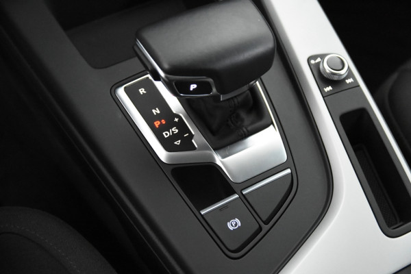 Audi A4 Limousine 35 TFSI S-Tronic *1ste Eigenaar*Navigatie*Trekhaak*PDC*