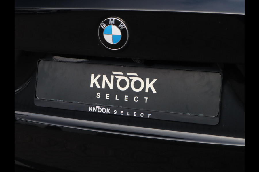 BMW X1 sDrive20i High Executive xLine Automaat / Navigatiesysteem Plus / Trekhaak / Panoramadak / Sportstoelen / Head-Up Display / Leder / Achteruitrijcamera / Stoelverwarming / DAB / 18 Inch