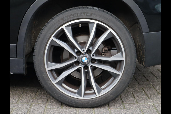 BMW X1 sDrive20i High Executive xLine Automaat / Navigatiesysteem Plus / Trekhaak / Panoramadak / Sportstoelen / Head-Up Display / Leder / Achteruitrijcamera / Stoelverwarming / DAB / 18 Inch
