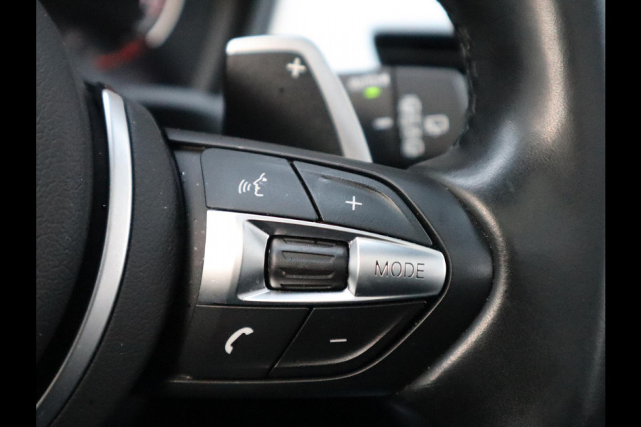 BMW X1 sDrive20i High Executive xLine Automaat / Navigatiesysteem Plus / Trekhaak / Panoramadak / Sportstoelen / Head-Up Display / Leder / Achteruitrijcamera / Stoelverwarming / DAB / 18 Inch