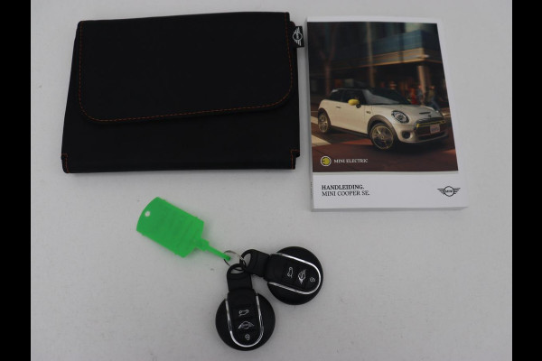MINI Mini Electric Basic 33 kWh | Origineel NL | Carplay | Full LED | Navigatie | Digital Cockpit | Climate control | Cruise control | Bluetooth