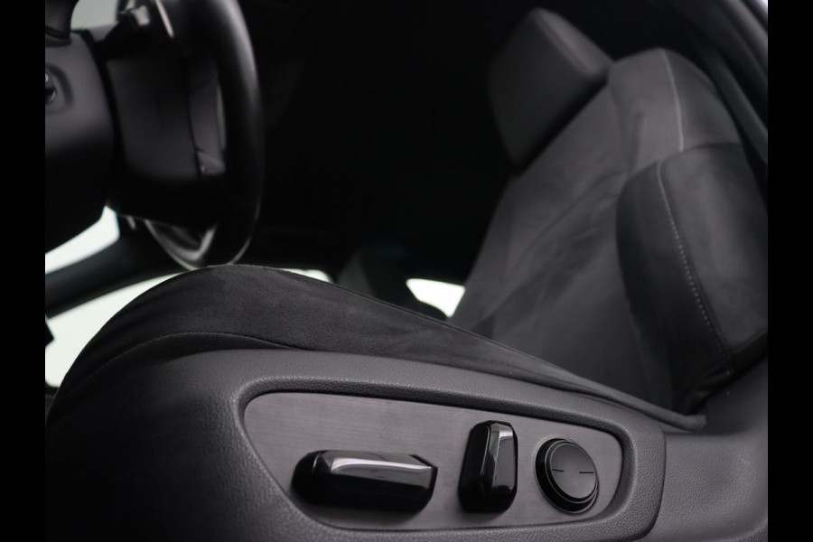 Lexus UX 300e Business 54 kWh | 1e eigenaar | Adaptive cruise | Carplay | Camera | Navigatie | Full LED | Elektrische stoelen | Climate control | Bluetooth
