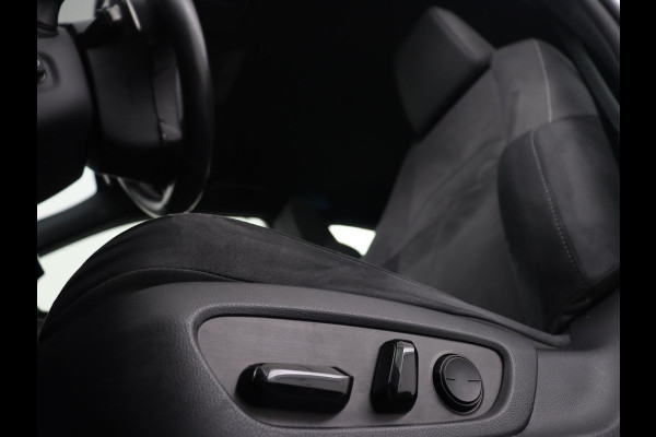 Lexus UX 300e Business 54 kWh | 1e eigenaar | Adaptive cruise | Carplay | Camera | Navigatie | Full LED | Elektrische stoelen | Climate control | Bluetooth