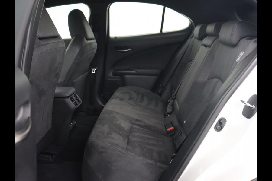 Lexus UX 300e Business 54 kWh | 1e eigenaar | Adaptive cruise | Carplay | Camera | Navigatie | Full LED | Elektrische stoelen | Climate control | Bluetooth
