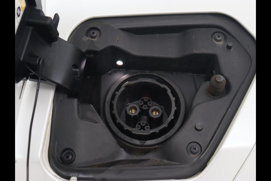 Lexus UX 300e Business 54 kWh | 1e eigenaar | Adaptive cruise | Carplay | Camera | Navigatie | Full LED | Elektrische stoelen | Climate control | Bluetooth