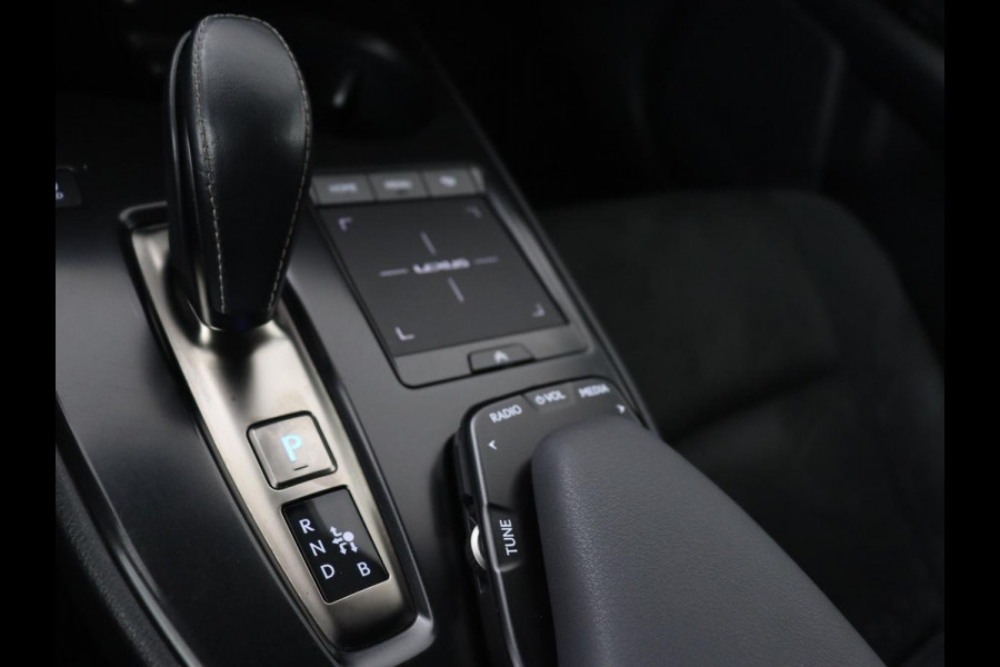 Lexus UX 300e Business 54 kWh | 1e eigenaar | Adaptive cruise | Carplay | Camera | Navigatie | Full LED | Elektrische stoelen | Climate control | Bluetooth