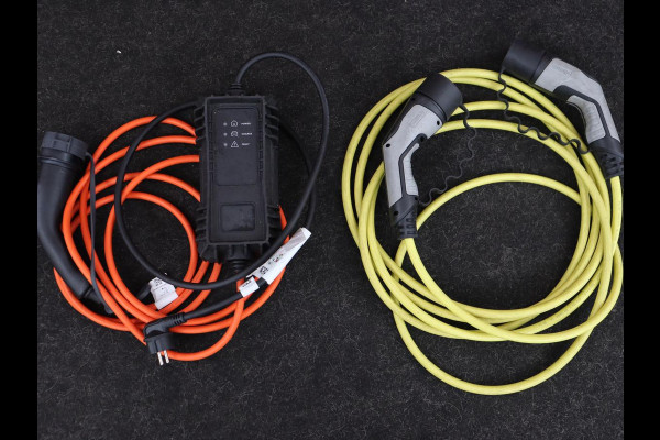 Opel CORSA-E GS Line 50 kWh | 1e eigenaar | Stoel & stuurverwarming | Carplay | Navigatie | Full LED | 17'' | Climate control | Cruise control | Bluetooth