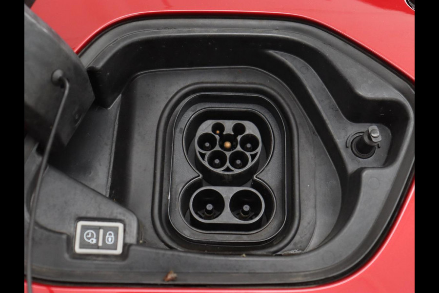 Opel CORSA-E GS Line 50 kWh | 1e eigenaar | Stoel & stuurverwarming | Carplay | Navigatie | Full LED | 17'' | Climate control | Cruise control | Bluetooth