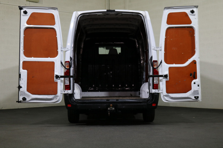 Renault Master 2.3 dCi 135pk L2 H2 Airco Navigatie Camera Trekhaak