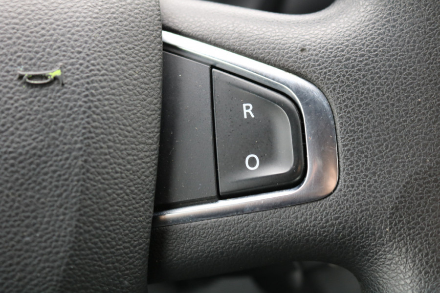 Renault Master 2.3 dCi 135pk L2 H2 Airco Navigatie Camera Trekhaak