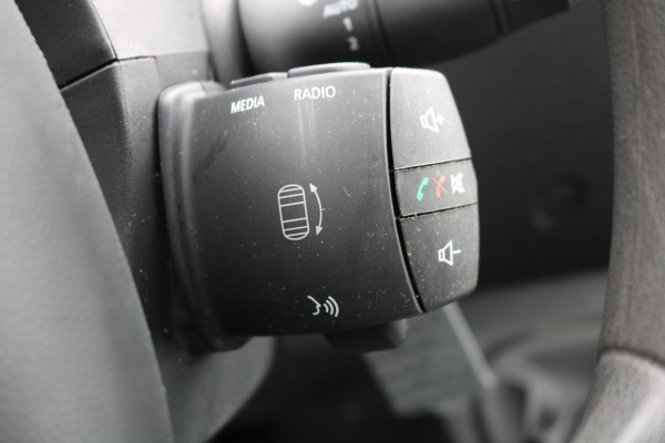 Renault Master 2.3 dCi 135pk L2 H2 Airco Navigatie Camera Trekhaak