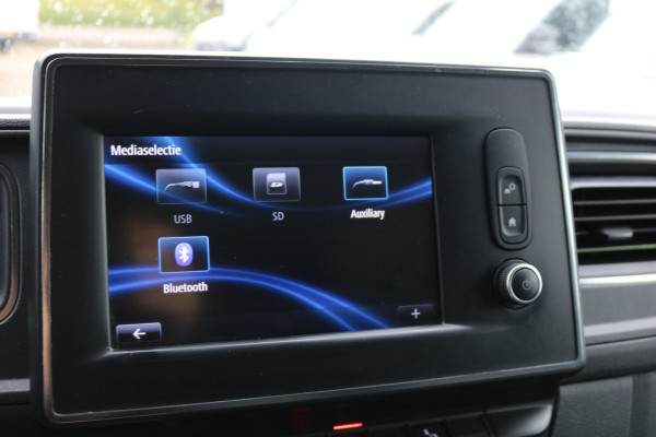 Renault Master 2.3 dCi 135pk L2 H2 Airco Navigatie Camera Trekhaak