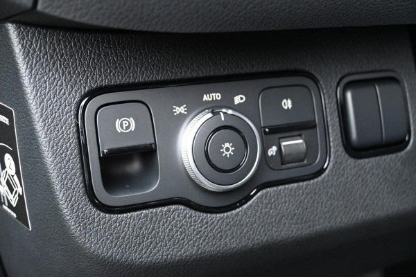 Mercedes-Benz Sprinter 319 CDI 4x4 L2H2 Pro Draaistoelen, Distronic, LED, Electrische schuifdeur