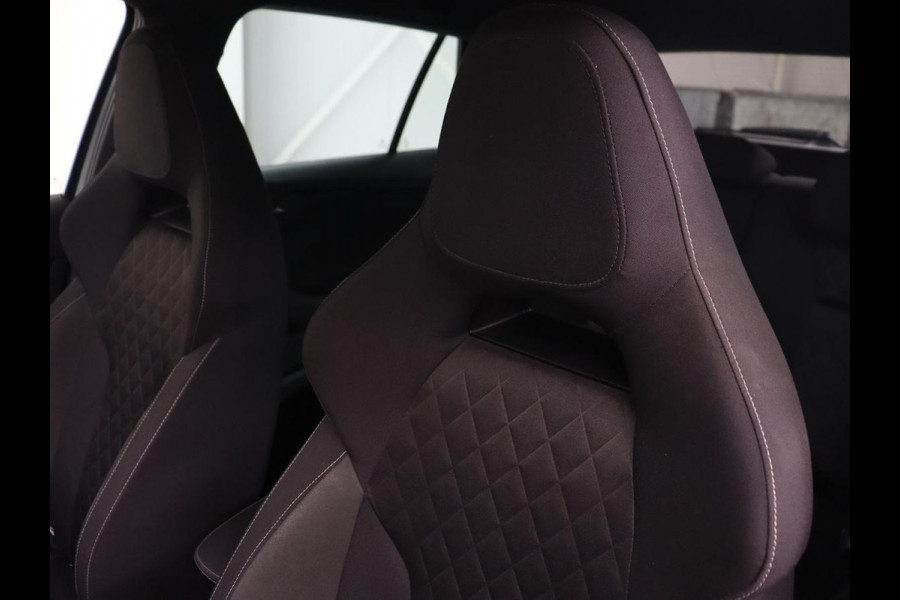 Škoda Kamiq 1.0 TSI Sport | Automaat | Carplay | Sportstoelen | DAB | Climate control | Parkeerhulp | Cruise control | Full LED | Bluetooth