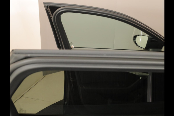 Audi A6 Avant 40 TFSI S edition Competition 204 pk S-tronic | Verlengde garantie | Navigatie | Panoramadak | Parkeersensoren | Achteruitrijcamera | Stoelverwarming | S-Line |