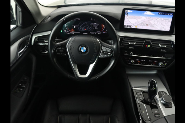 BMW 5 Serie 520i Business Edition Plus | Nappaleder | Stoelverwarming | Carplay | Laserlicht | Navigatie | Live Cockpit | Parkeerhulp | Climate control | Comfortstoelen | Cruise control | Bluetooth